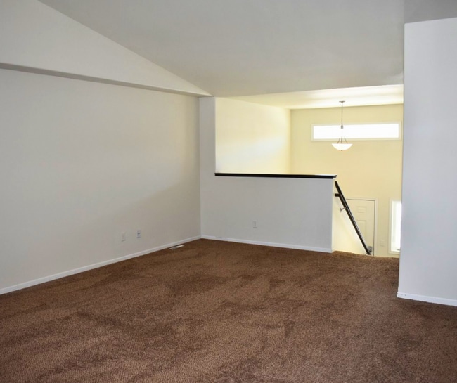 Building Photo - 3 Bed 2 Bath Twin Home