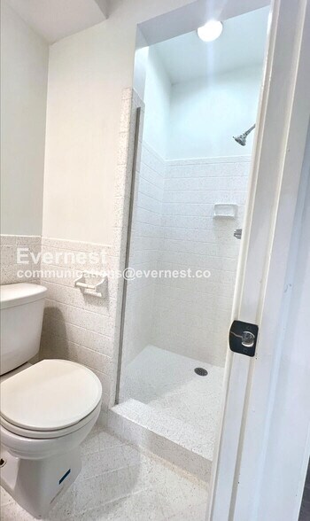 Building Photo - 10827 Beacon Ave