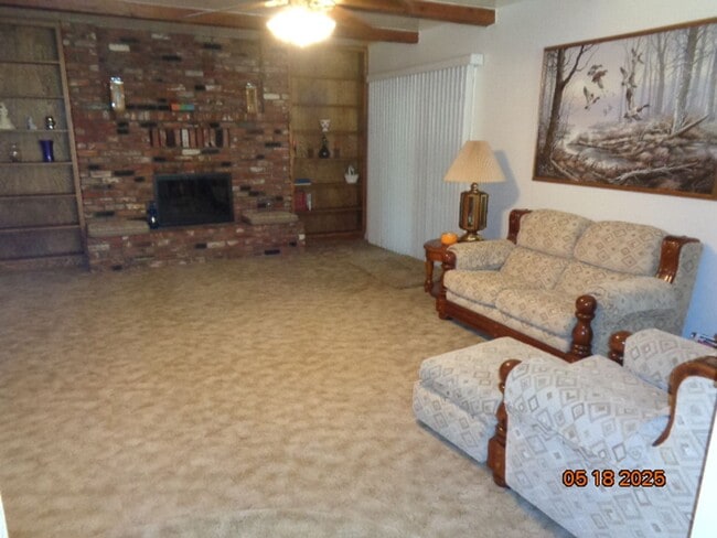Building Photo - Custom Home in Quartz Hill on a Large Lot