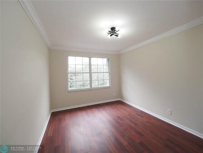 Building Photo - 10764 Lenox Rd