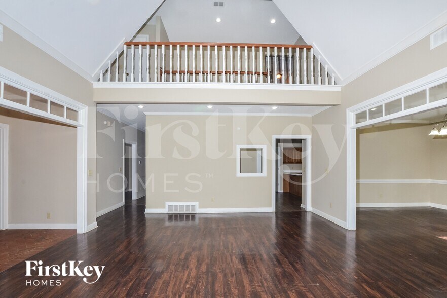 Building Photo - 5198 Tudor Ct