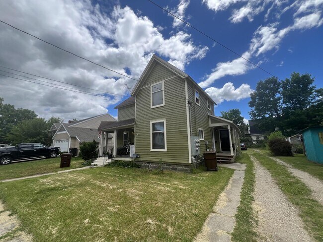 Primary Photo - 1Bedroom Upper