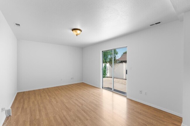 Building Photo - 557 E 8240 S