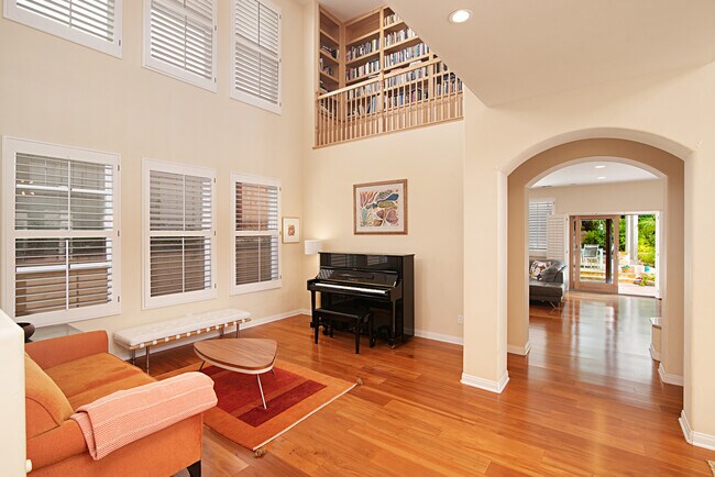 Building Photo - 14061 Mercado Dr