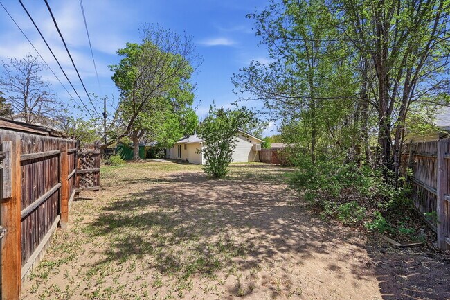 Building Photo - $1,990.95- 3 bed/1 bath Home in Berthoud with a large backyard
