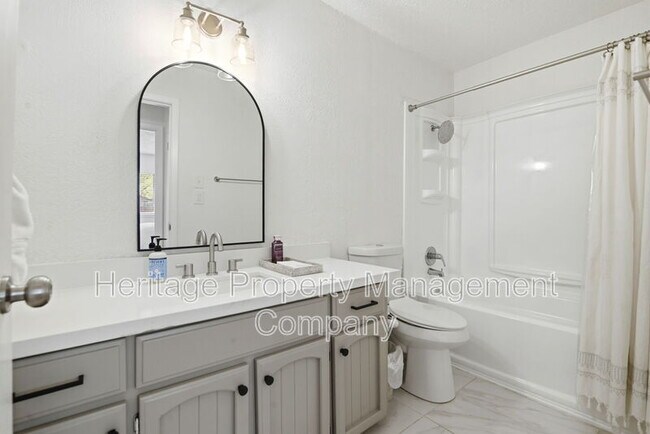 Building Photo - 13402 Langtry St