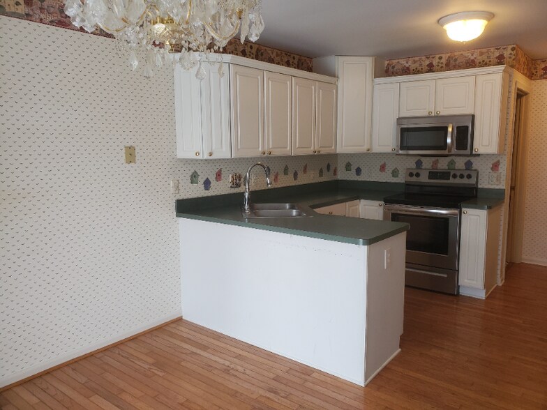 Building Photo - 5375 Pine Needle Dr