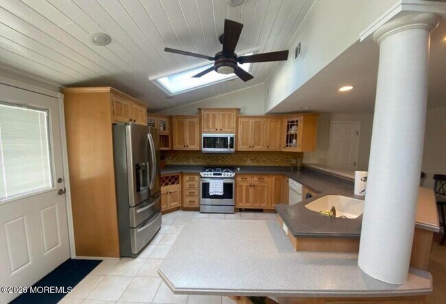 Building Photo - 106 Surf Dr