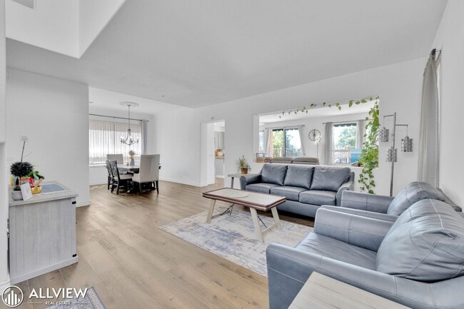 Building Photo - 2385 Country View Glen