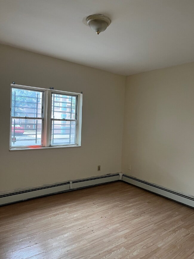 Building Photo - "Charming 1-Bedroom Retreat on North Clint...