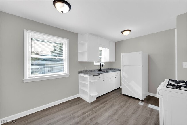 Building Photo - 25730 Shoreview Ave