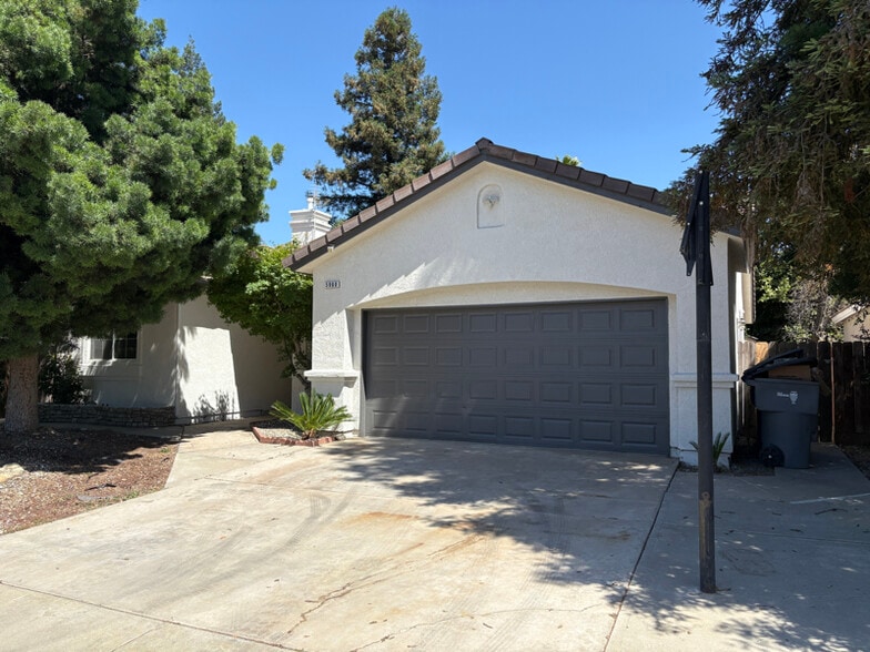 Primary Photo - 5960 W Fir Ave