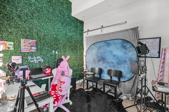 Building Photo - 8430 S 10th Ln