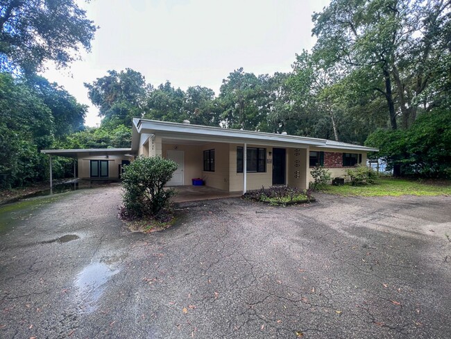 Building Photo - 4BR/3BA with Detached Garage Conversion Av...