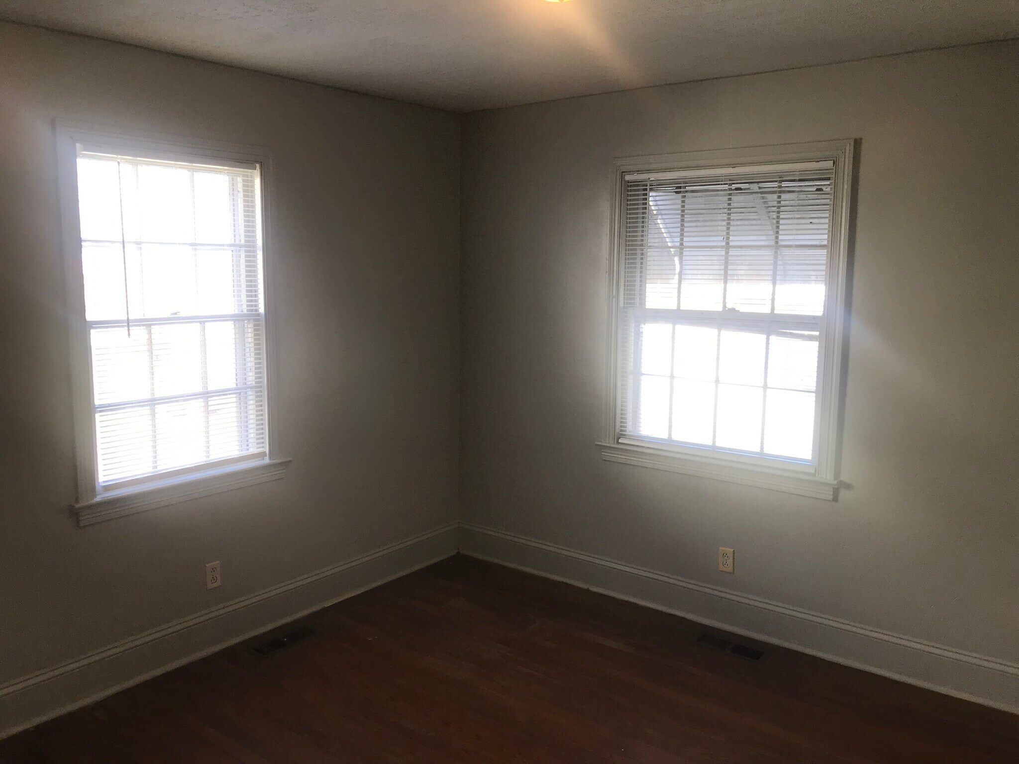 Building Photo - 1508 Mimosa St