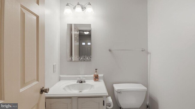 Building Photo - 7821 Fairborn Ct