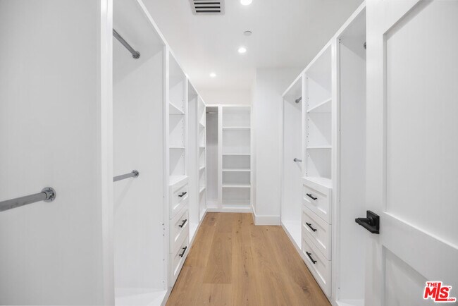 Building Photo - 926 17th St