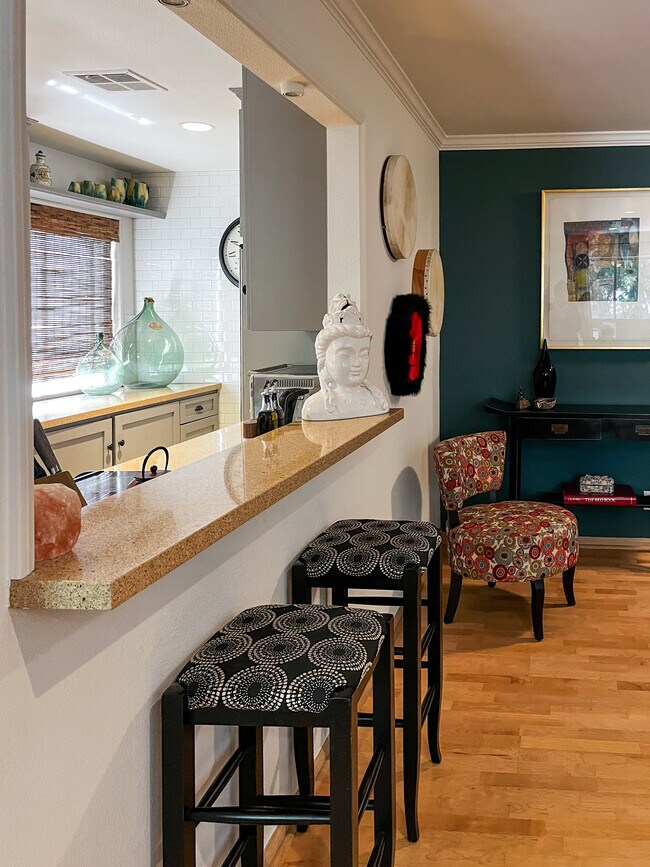 Building Photo - 700 Westmount Dr