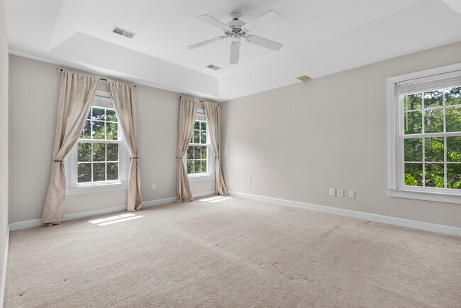 Building Photo - 101 Hollingwood Dr