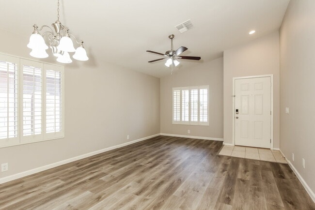 Building Photo - 4102 W Cactus Rd