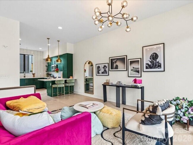 Building Photo - 815 E 36th St