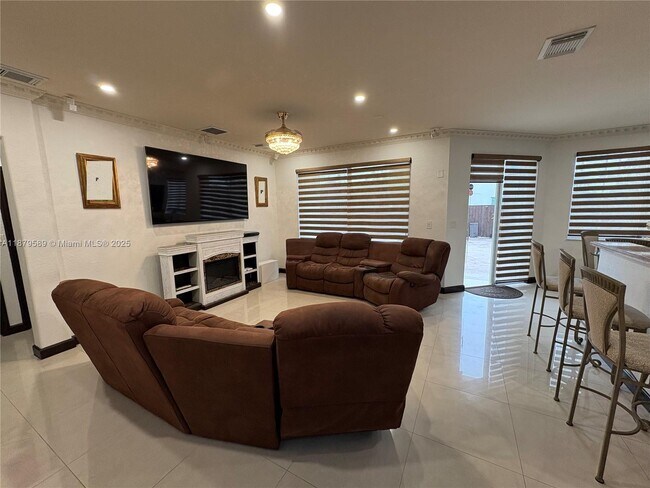 Building Photo - 15375 SW 93rd Ln