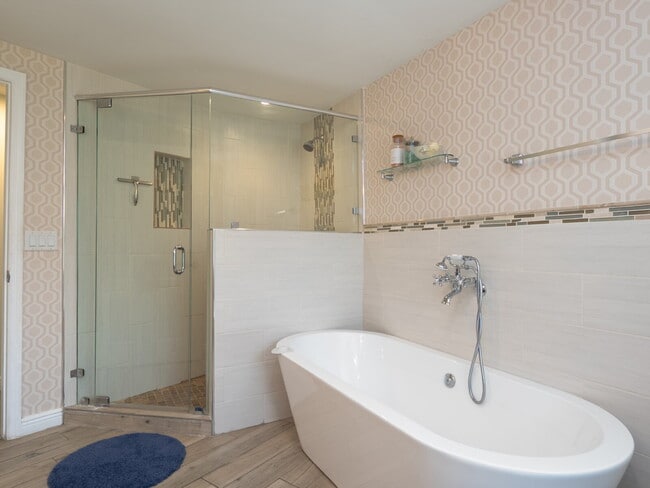 Building Photo - Living Across from Sarasota Bay 3BR/2.5BA Home Minutes to Downtown – Yardwork Included