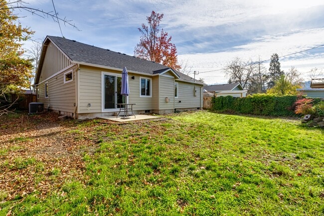 Building Photo - 1526 McKinley St