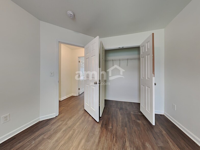 Building Photo - 122 Towering Pine Dr