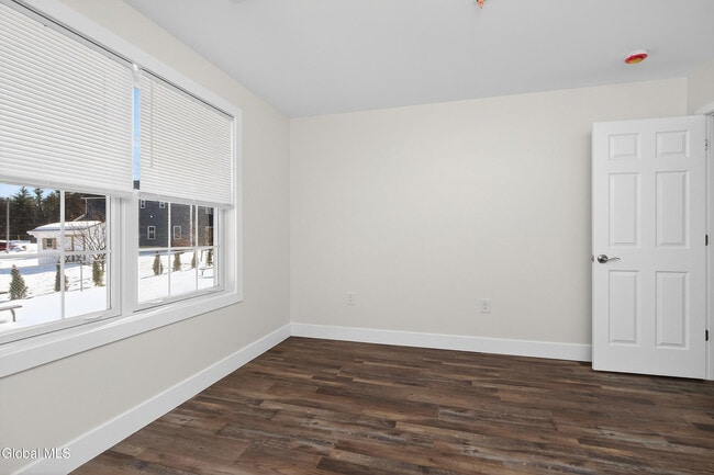 Building Photo - 6 Arrow St