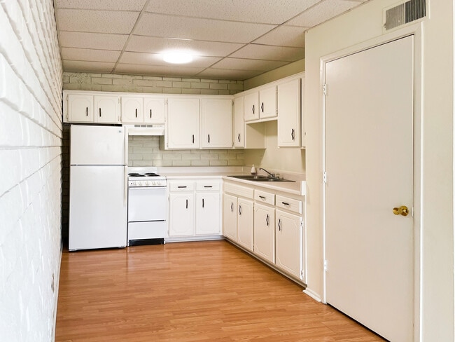 Building Photo - Ponderosa Apartments