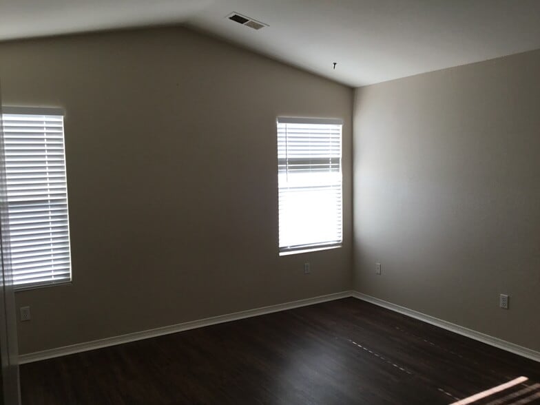 Building Photo - 804 Ocate Meadows Dr NE