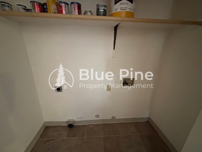 Building Photo - 2139 Meppen Dr