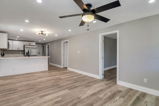 Building Photo - 3 BED | 2 BATH | REAR OFF-STREET PARKING |...