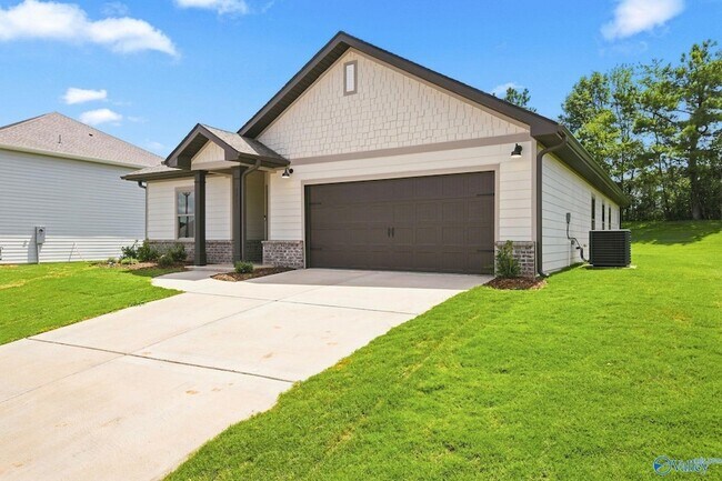 Building Photo - 7211 Holly Creek Dr SE