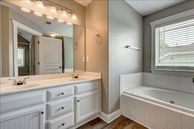 Building Photo - Welcome to this stunning 4-bedroom, 2.5-ba...