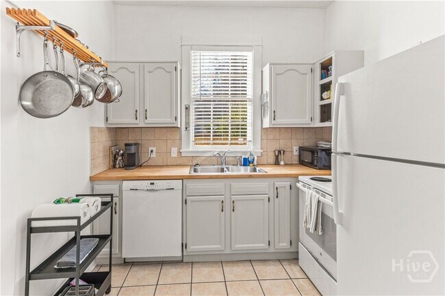 Building Photo - 317 E Anderson St