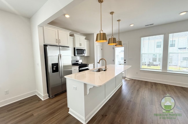 Building Photo - 515 Harebell Wy