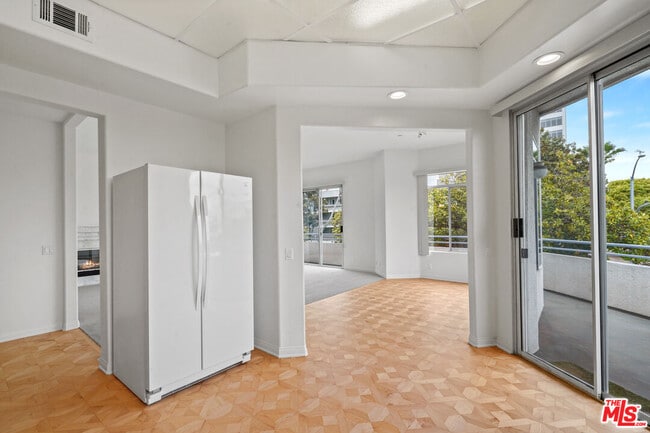 Building Photo - 1325 Arizona Ave