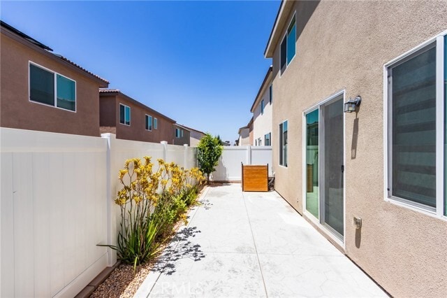 Building Photo - 36469 Shine Dr