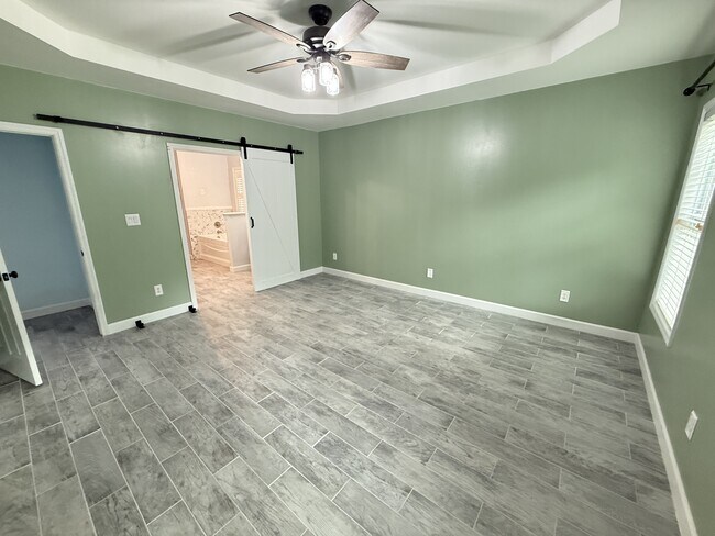 Building Photo - 231 Southwoods Ln