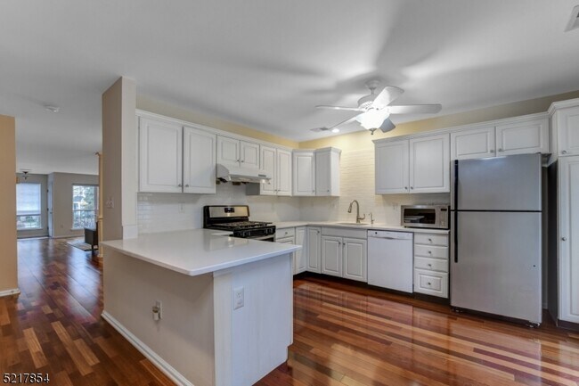 Building Photo - 118 Constitution Way