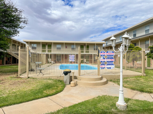 Building Photo - Oak West Apartments