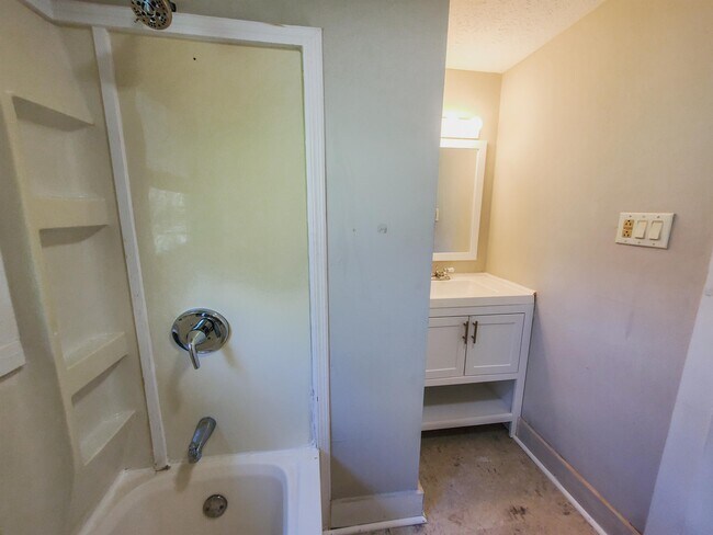 Building Photo - 103 Mimosa Ln