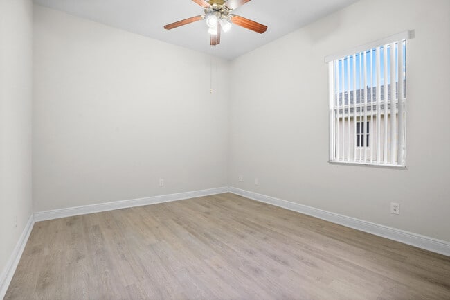 Building Photo - 1092 SW Majorca Ave