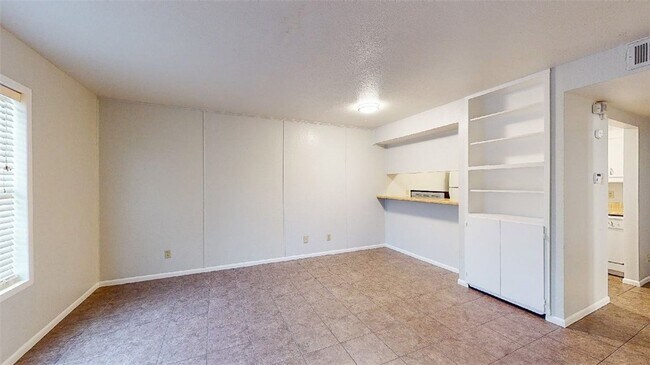 Building Photo - 1326 Airline Dr