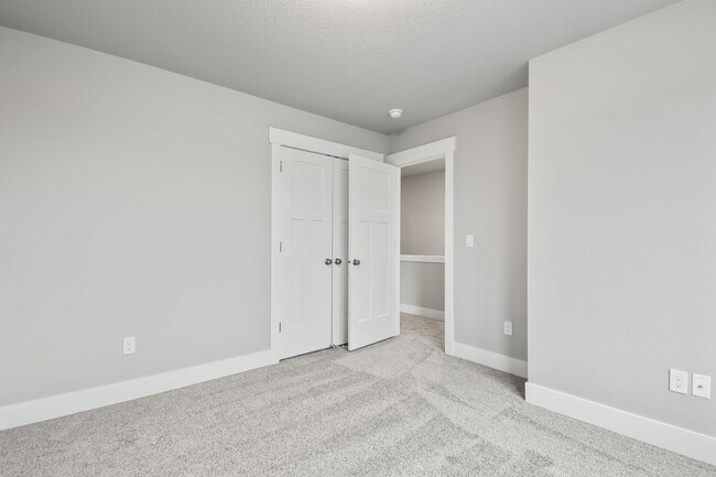 Building Photo - 748 Pinebreak