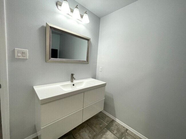 Building Photo - 3 bed 2 bath Move In Ready! Frenship ISD