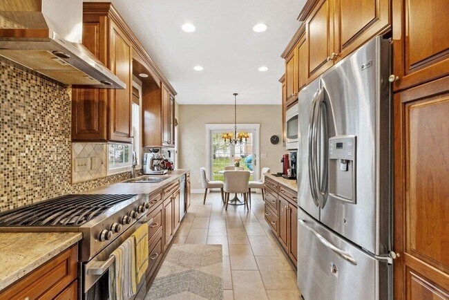 Building Photo - 5173 Claridge Dr