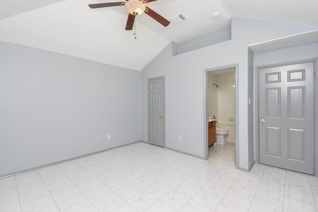 Building Photo - 34535 Parkview